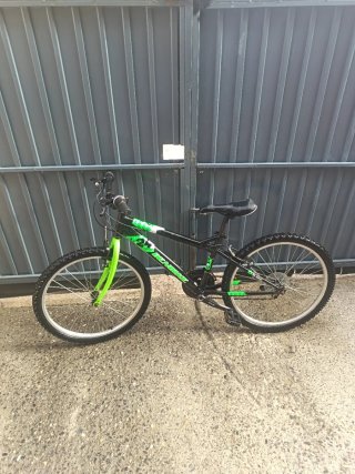 Bicicleta Montaña 24 Negra y Verde en buen estado