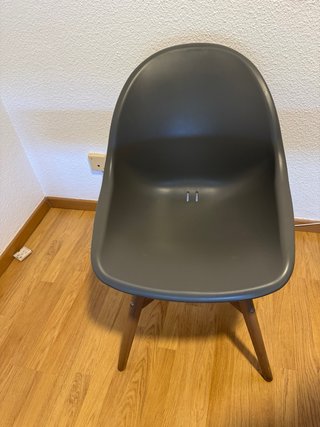 Silla IKEA gris oscuro