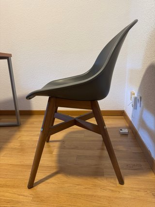 Silla IKEA gris oscuro