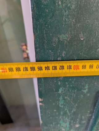 Puerta antigua de madera rustica para restaurar