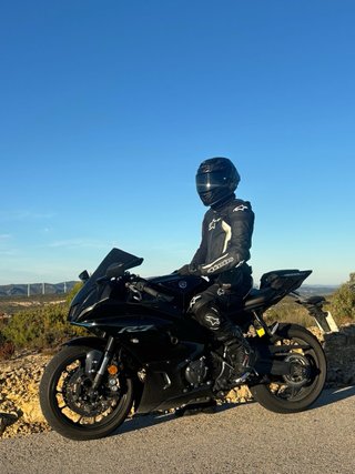 Yamaha R7 2023 Negra Limitada para el A2