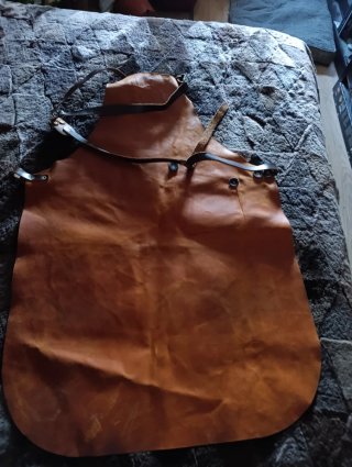 Delantal de cuero