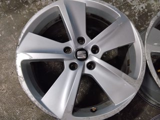 4 Llantas Seat R17 5 Tornillos 270€
