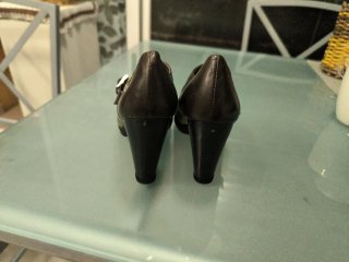 Zapatos de señora marrones y dorados