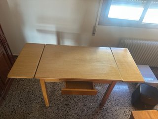 Mesa de cocina abatible con 2 taburetes de madera