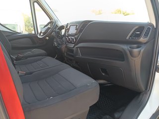 IVECO  3.0 CHASIS CAJA CERRADA CON TRAMPILLA 160