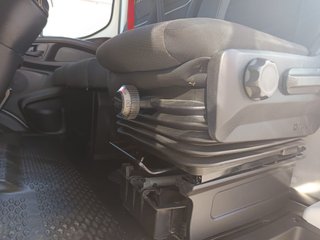 IVECO  3.0 CHASIS CAJA CERRADA CON TRAMPILLA 160