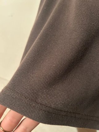 Camiseta básica cuello pico manga corta