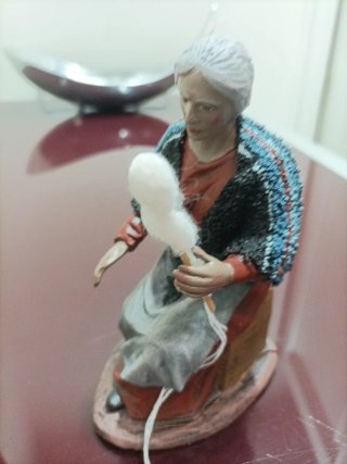 Figura Belén Hilandera
