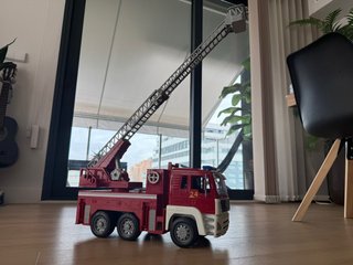 Camión bomberos MAN - escalera y depósito de agua