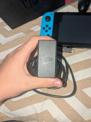 Nintendo Switch Estándar Azul/Rojo + Accesorios