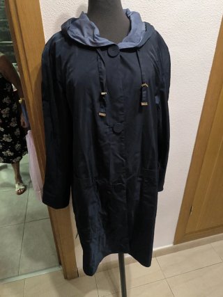 Gabardina mujer azul con capucha