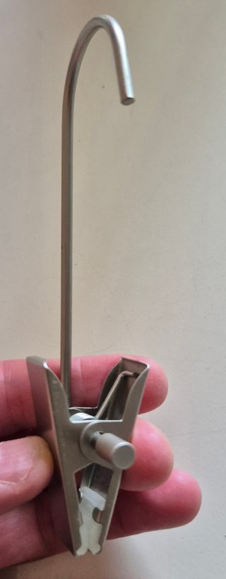 Colgadores con pinza metálica acabado cromado