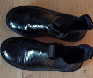 Lote 2 pares: Botas Zara y Zapatillas Adidas T33