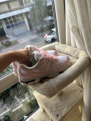 Zapatillas ASICS Running Rosas y Blancas