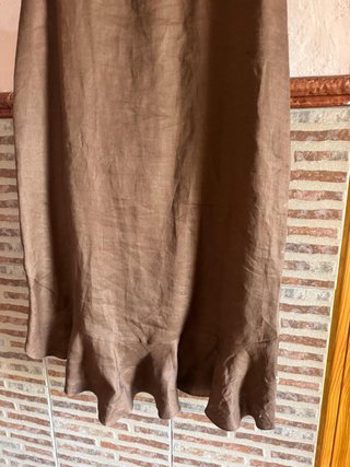 Vestido largo marrón con volantes