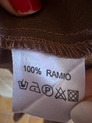 Vestido largo marrón con volantes