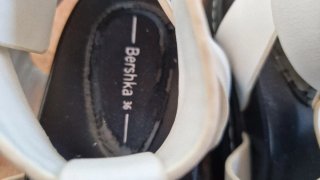 Sandalias Bershka blancas con hebillas