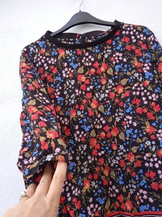Blusa floral cuello redondo T:44