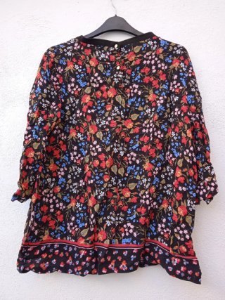 Blusa floral cuello redondo T:44