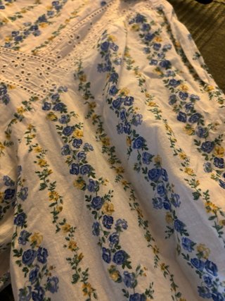 Blusa floral manga larga cuello alto talla S