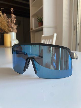 Gafas de sol deportivas azules y negras