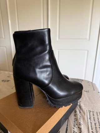 Botines Anna Maria negros con plataforma