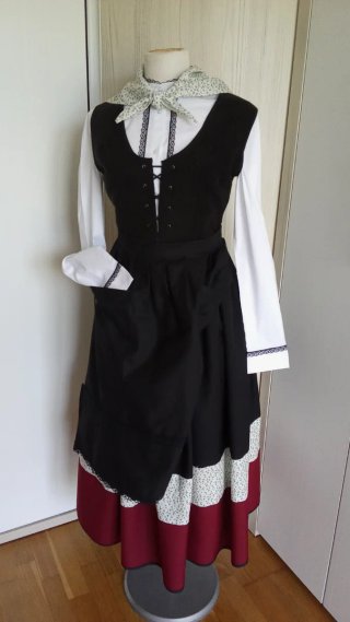 Traje Neska-Baserritarra "145 euros"