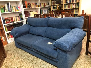 SOFÁ + MUEBLE TV — 180 €