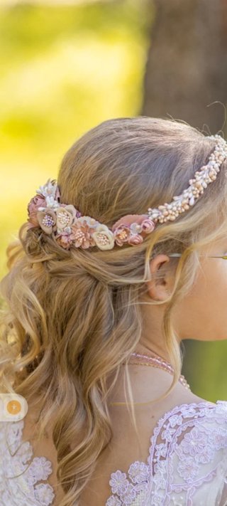 Corona comunión niña flores rosas y perlas
