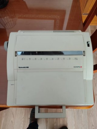 Máquina de escribir eléctrica Olympia Splendid MD
