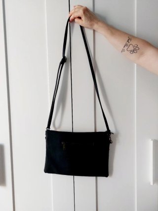 Bolso Boho Negro con Bordado Multicolor
