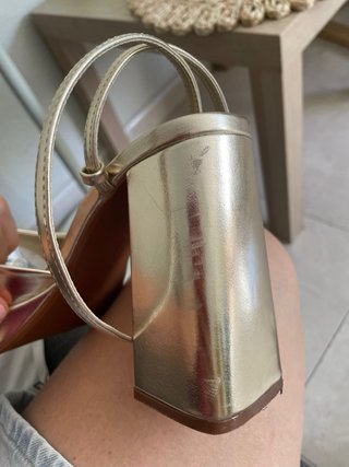 Sandalias doradas Pull and Bear Talla 37