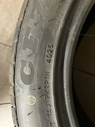 Neumáticos 245/45 R17 99W