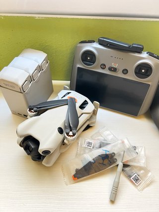 DJI Mini 4 Pro Drone + Accesorios