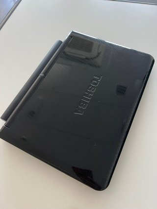 Mini portátil Toshiba negro