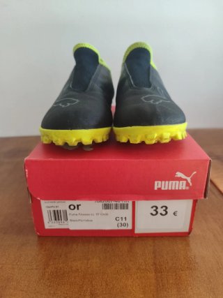Botas de fútbol niño Puma. Talla 29