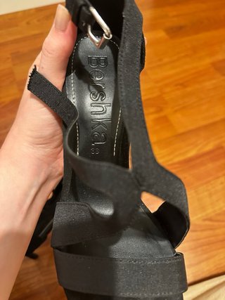 Sandalias de tacón Bershka negras