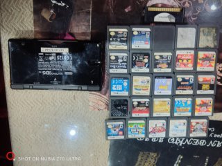 Nintendo DS Lite con 25 cartuchos