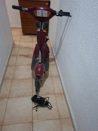 Ciclomotor Eléctrico Scooter Rojo