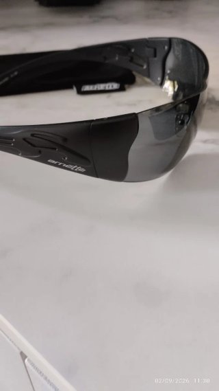 Gafas de sol Arnette negras y grises