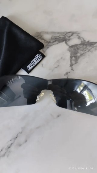 Gafas de sol Arnette negras y grises