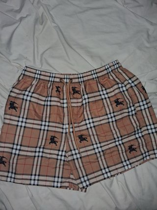 Bermudas Burberry Cuadros
