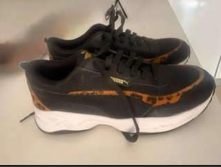 Zapatillas Puma Negras con Estampado Animal