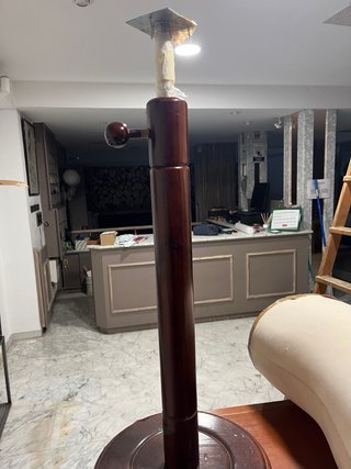 Pie de busto de madera
