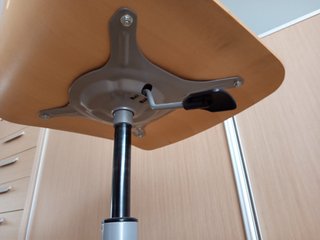 Silla de escritorio giratoria regulable en altura
