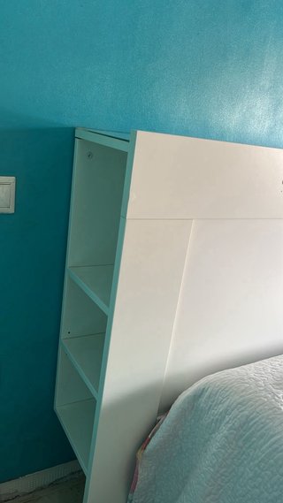 Cabecero de cama blanco con cristal arriba