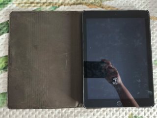 iPad 5ª Gen 32GB Plata + Funda, cargador y cable