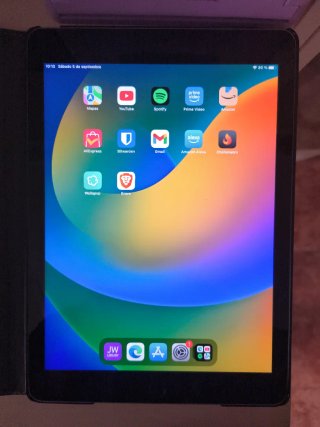iPad 5ª Gen 32GB Plata + Funda, cargador y cable