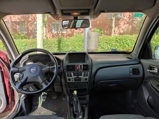 Nissan Almera 2004